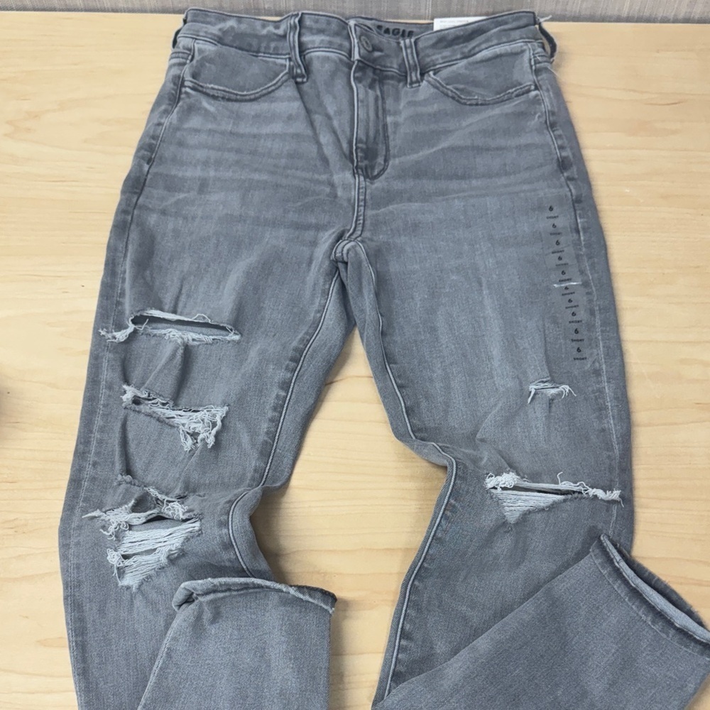 NWT American Eagle Gray Distressed Ripped Skinny Jeans Next Level Stretch size 6